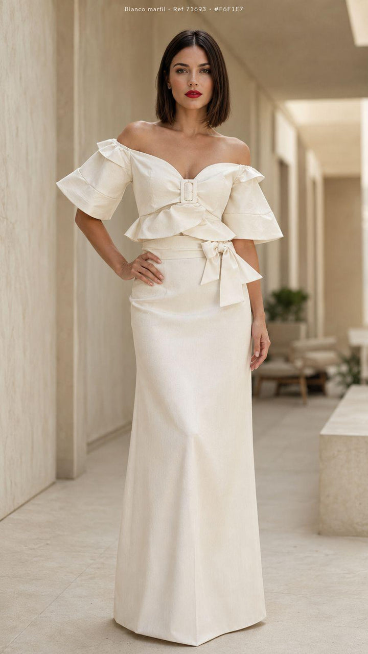 Top Off-Shoulder y Falda Maxi